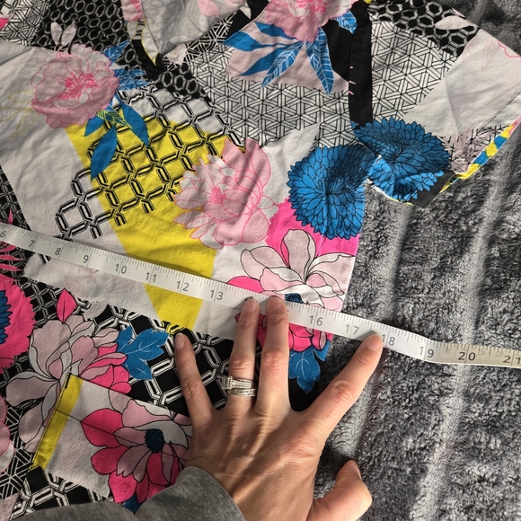 Grey's Anatomy Floral Geometric Scrub Top - Picture 3 of 4